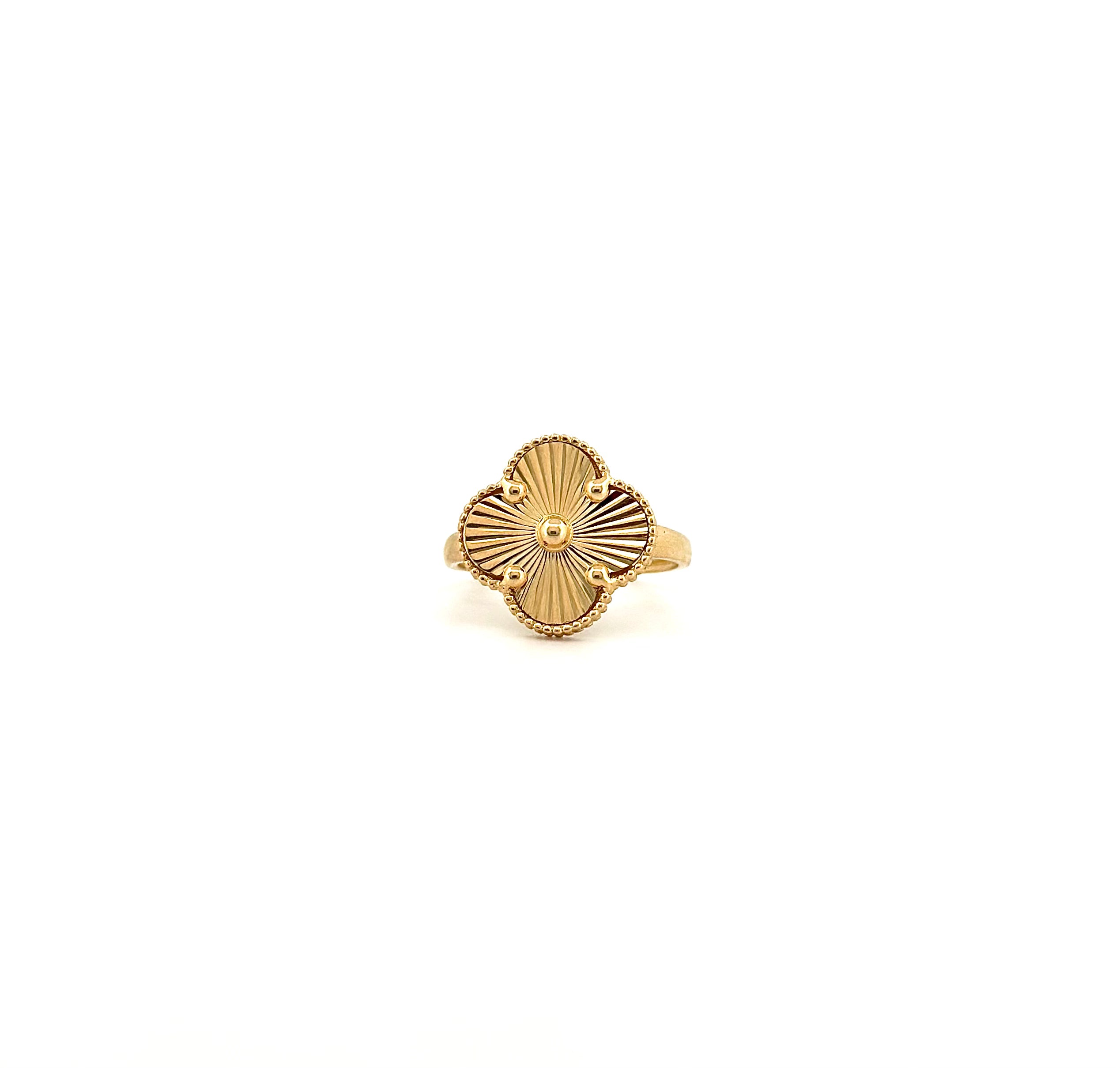 Zlatý prsten s jetelovým listem