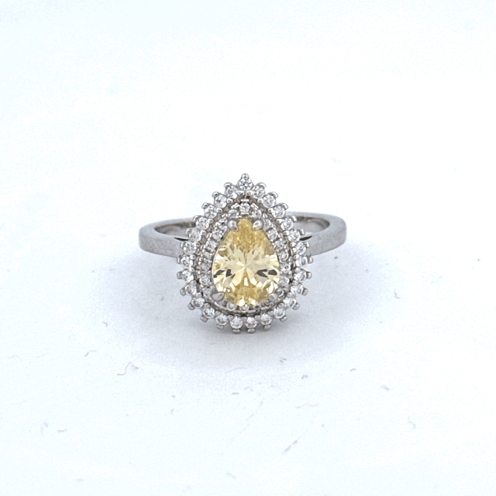 Stříbrný prsten s žlutým kamenem